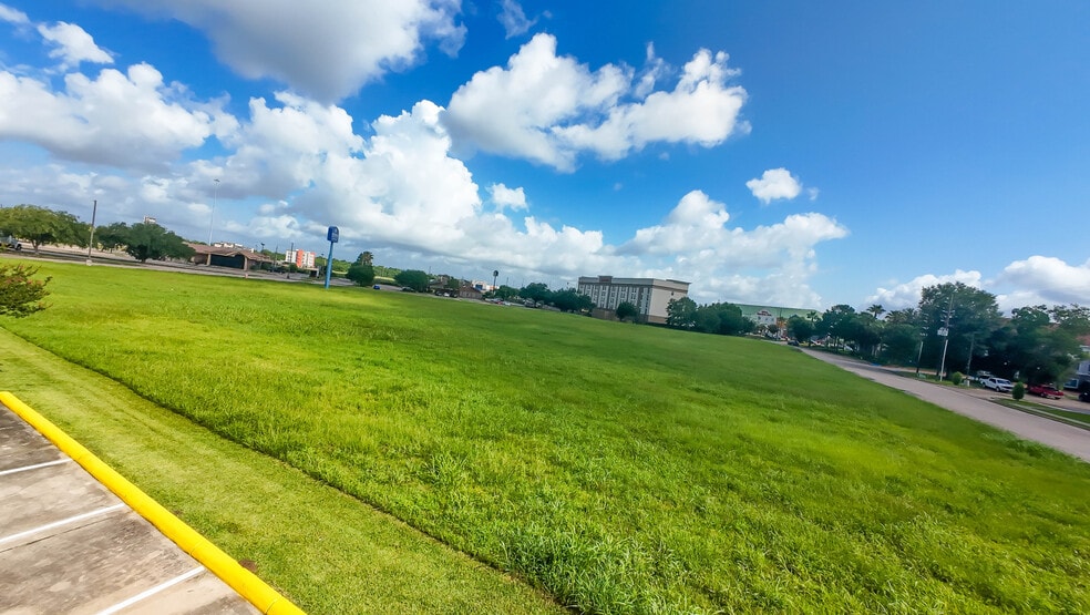 5355 Clearwater Ct, Beaumont, TX for sale - Building Photo - Image 2 of 8