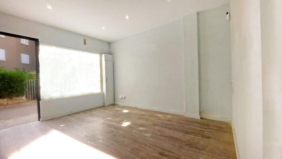Retail in Palma, Islas Baleares for sale - Interior Photo - Image 2 of 12