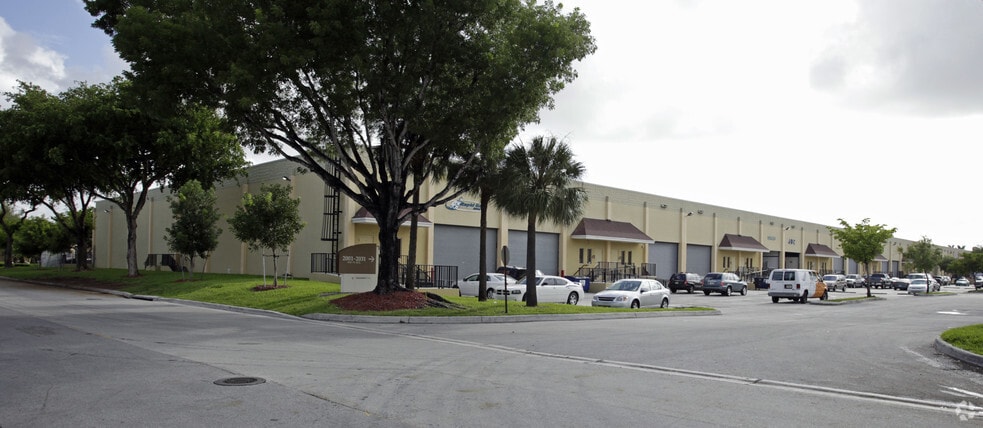2001-2063 NW 79th Ave, Doral, FL for lease - Building Photo - Image 1 of 4