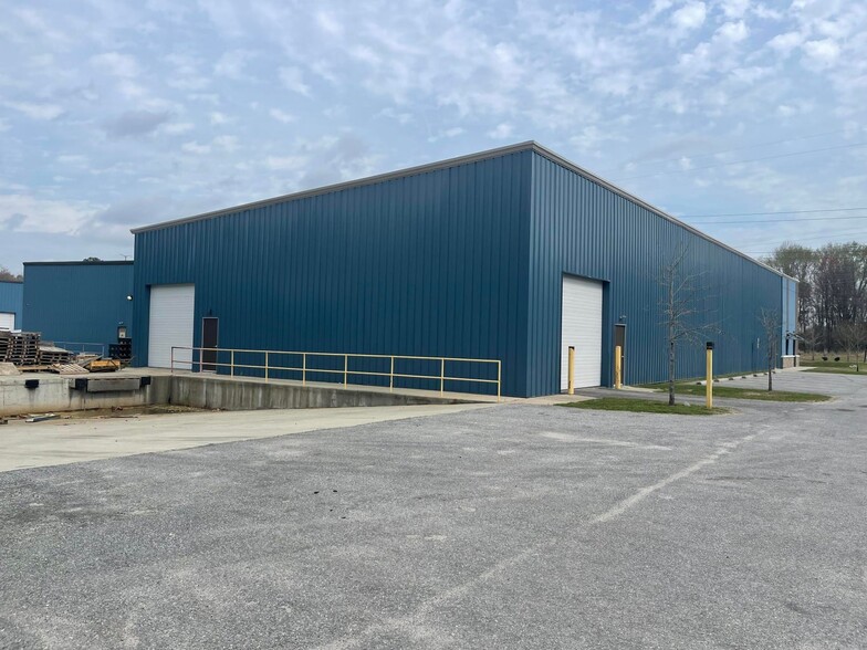 7587 Sandlapper Pky, North Charleston, SC for lease - Building Photo - Image 2 of 10