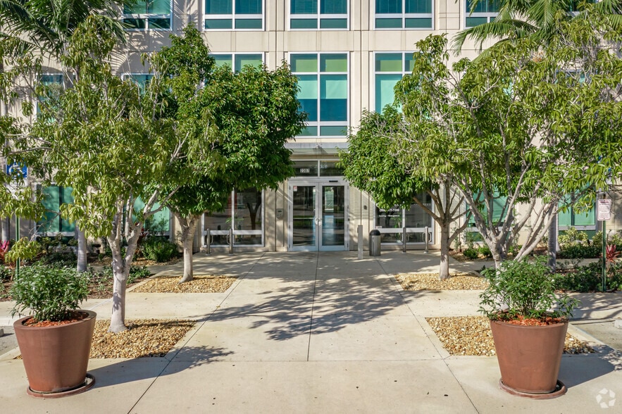 2307 W Broward Blvd, Fort Lauderdale, FL for lease - Building Photo - Image 3 of 5