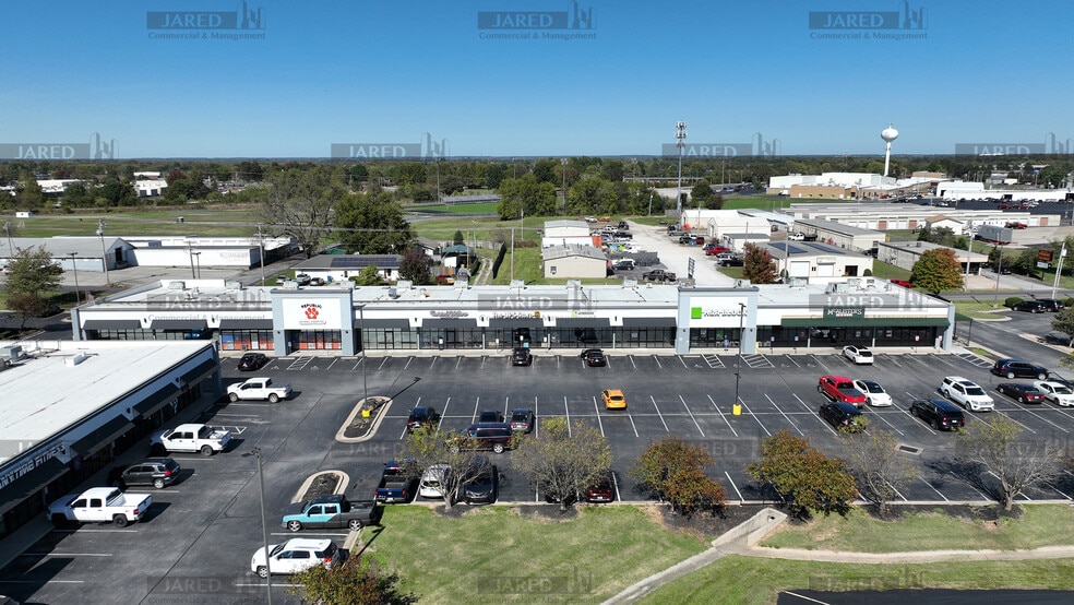 533-591 E Elm St, Republic, MO for lease - Building Photo - Image 2 of 19