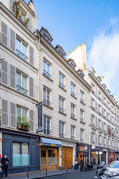 Rue Godot De Mauroy, Paris for lease - Building Photo - Image 2 of 4