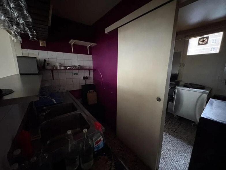 Retail in Le Havre for lease - Interior Photo - Image 3 of 4