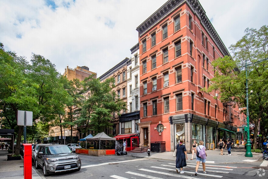 103 W 70th St, New York, NY for lease - Primary Photo - Image 1 of 4