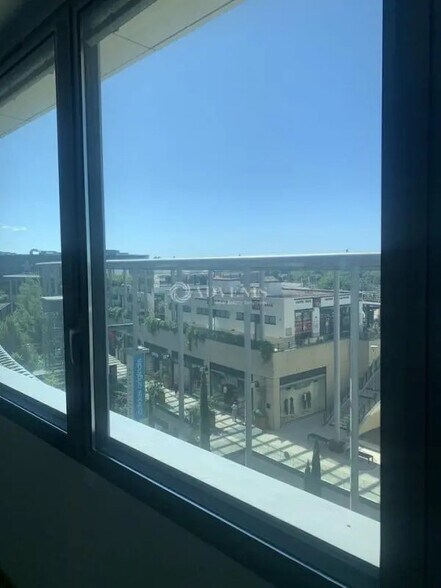 Office in Béziers for lease - Interior Photo - Image 2 of 12