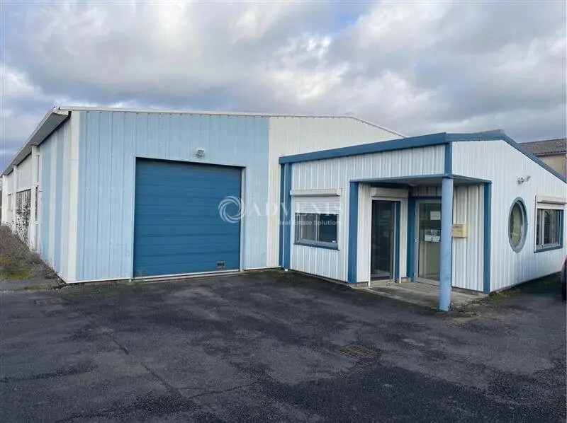 Flex in Bourges for lease Building Photo- Image 1 of 7