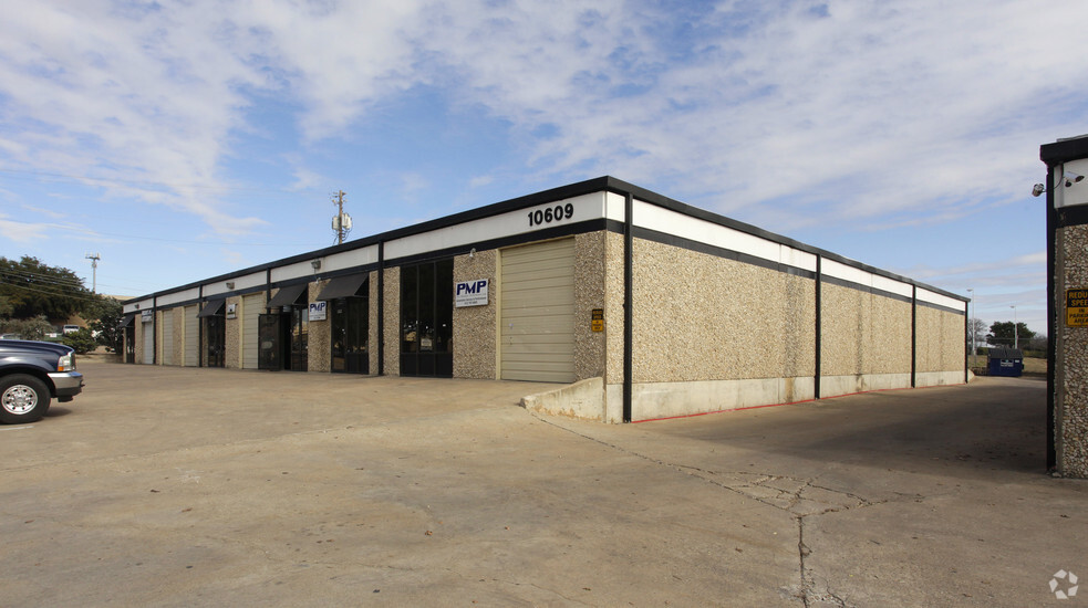 10609 Metric Blvd, Austin, TX for lease - Building Photo - Image 3 of 5