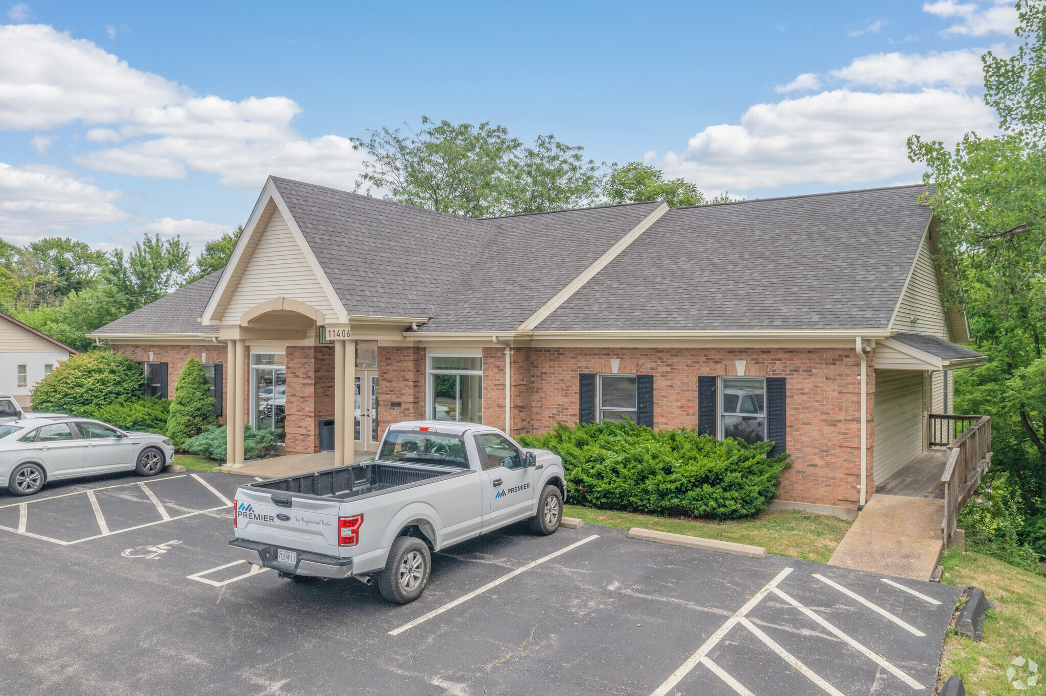 11406 Gravois Rd, Saint Louis, MO for sale Primary Photo- Image 1 of 6