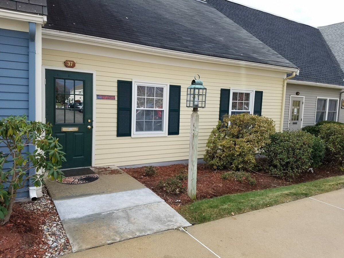 37 Village Sq, Chelmsford, MA 01824