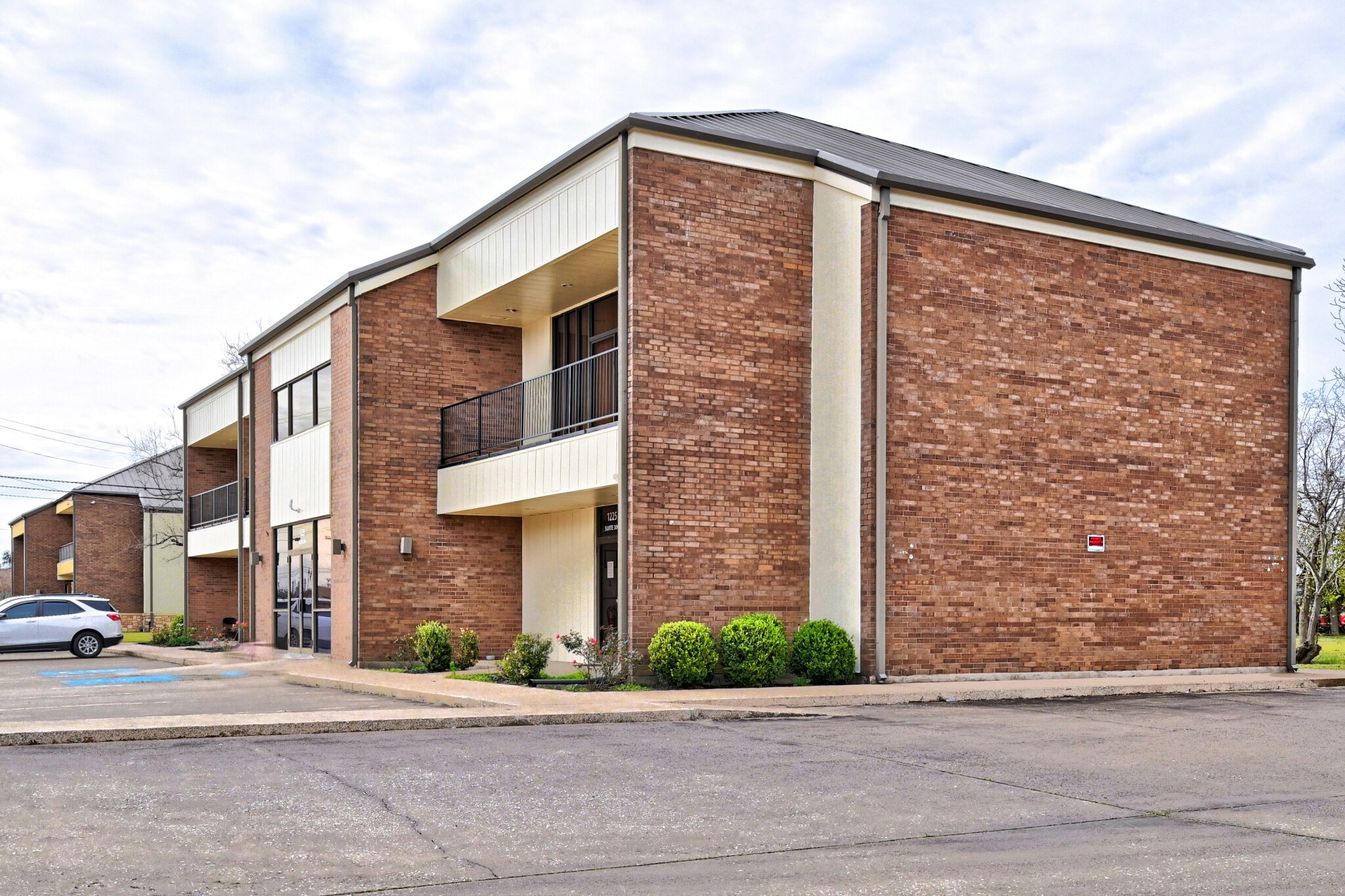 1225 N 25th St, Texas City, TX for lease Building Photo- Image 1 of 49