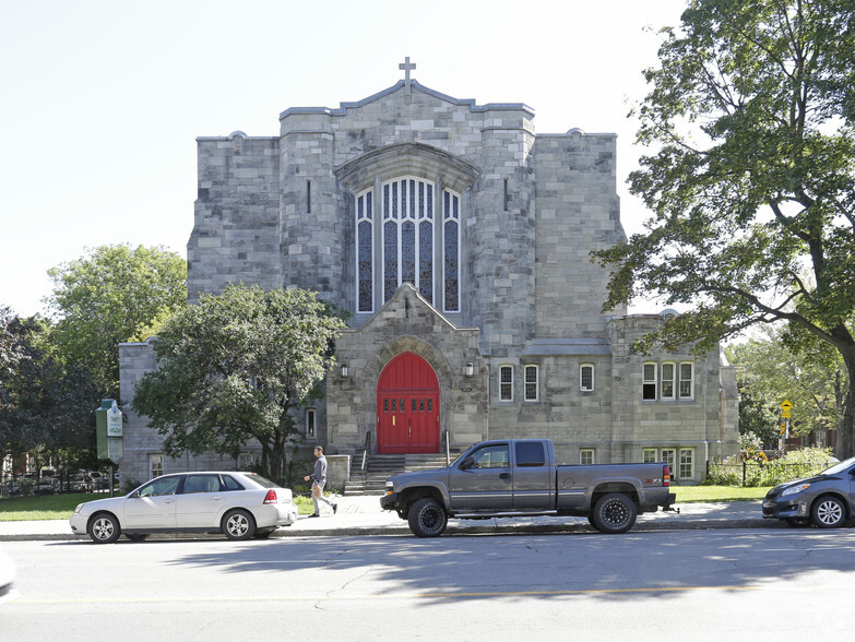 5220 Rue Sherbrooke O, Montréal, QC for sale - Building Photo - Image 2 of 2