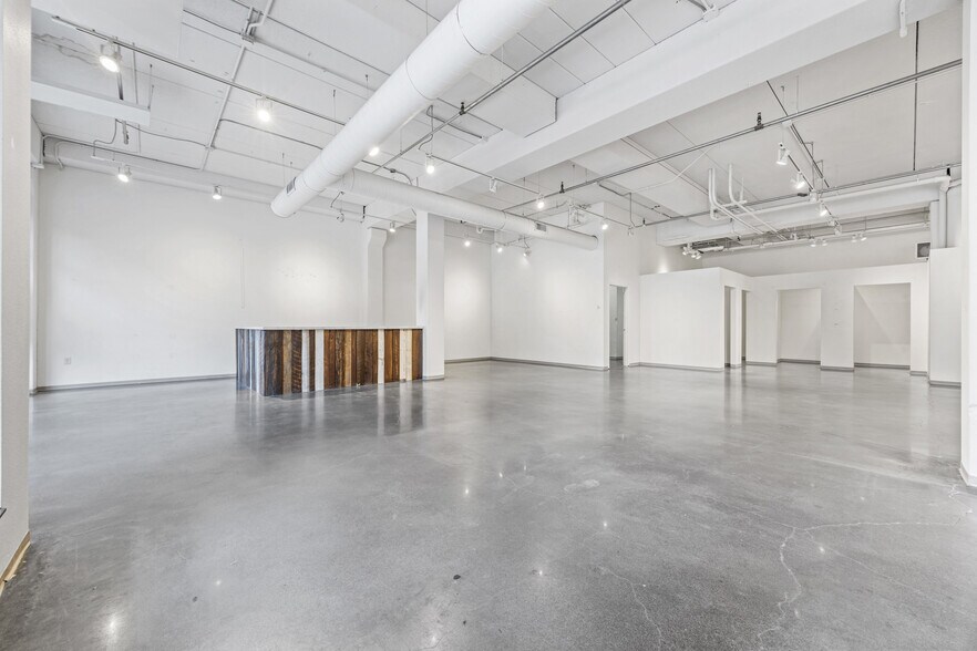 300 N Broadway Ave, Fargo, ND for lease - Building Photo - Image 2 of 8