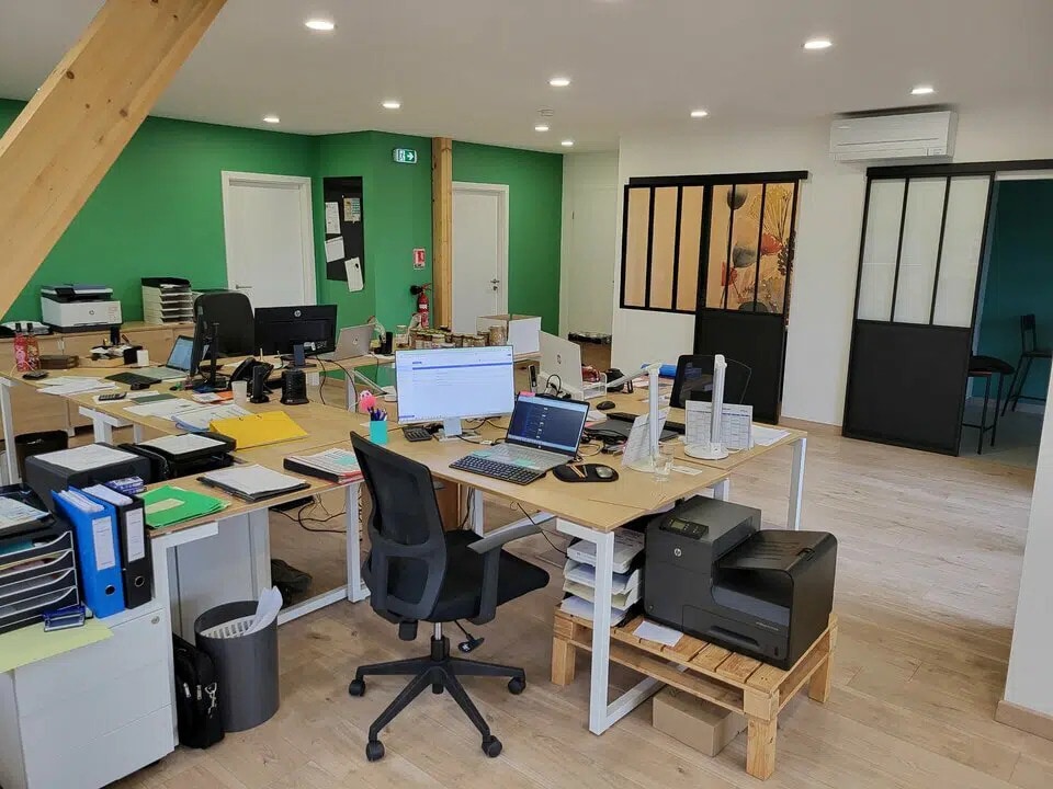 Location Local d'activités 206 m² - Photo 1