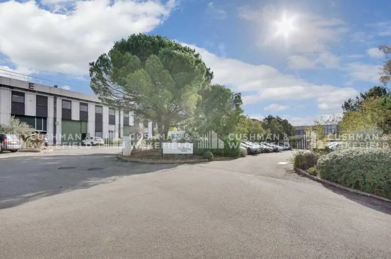 Flex in Vitrolles for lease - Building Photo - Image 1 of 8