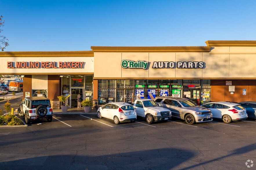 15202-15230 Hawthorne Blvd, Lawndale, CA for lease - Building Photo - Image 2 of 14