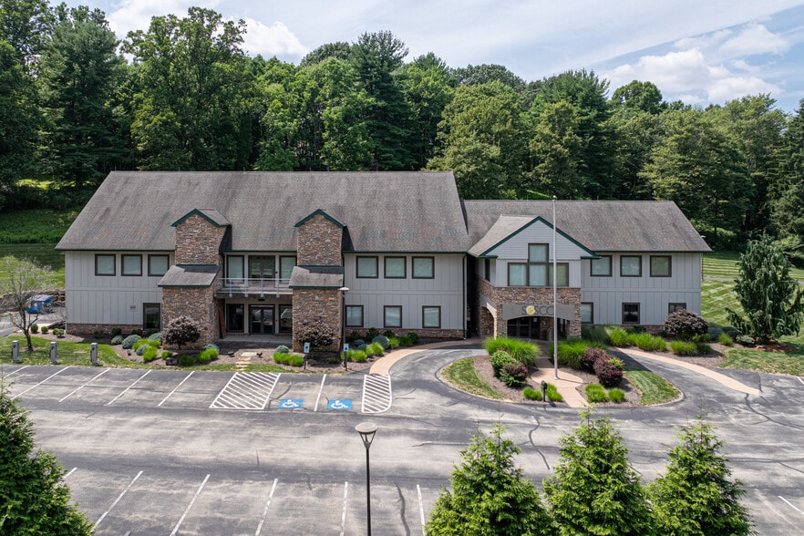 220 Megawatt Ln, Greensburg, PA for sale - Building Photo - Image 2 of 24