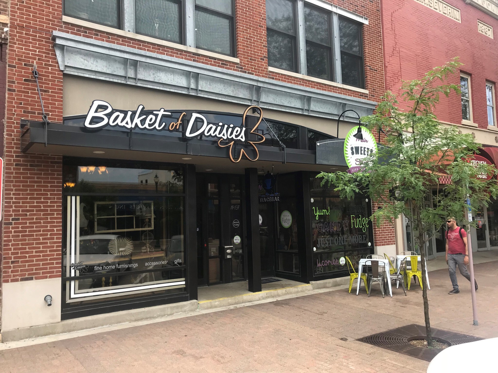 208-210 Main St, Cedar Falls, IA for sale Building Photo- Image 1 of 1