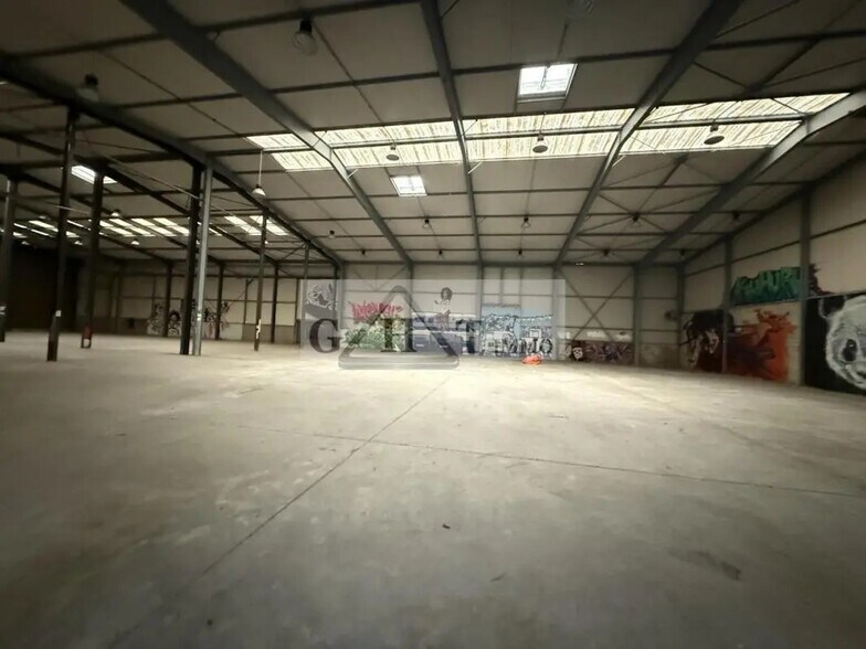 Industrial in Montreuil for sale - Interior Photo - Image 1 of 6