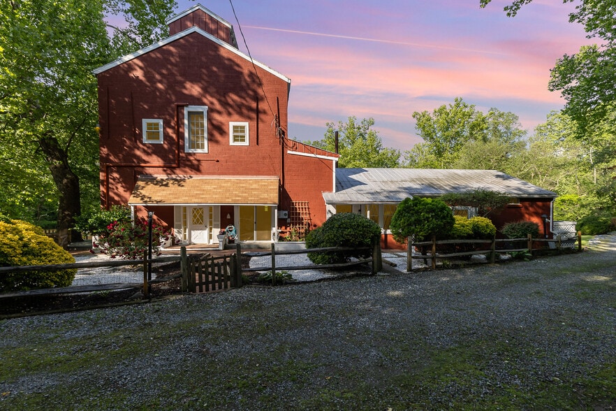 6908 S Roxbury Mill Rd, Spotsylvania, VA for sale - Primary Photo - Image 1 of 33