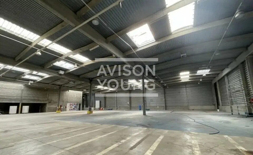 Flex in Sucy-en-Brie for lease - Interior Photo - Image 1 of 3