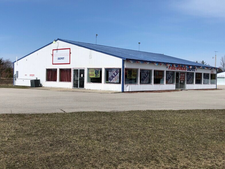 902 S Cedar St, Kalkaska, MI for sale - Building Photo - Image 1 of 1