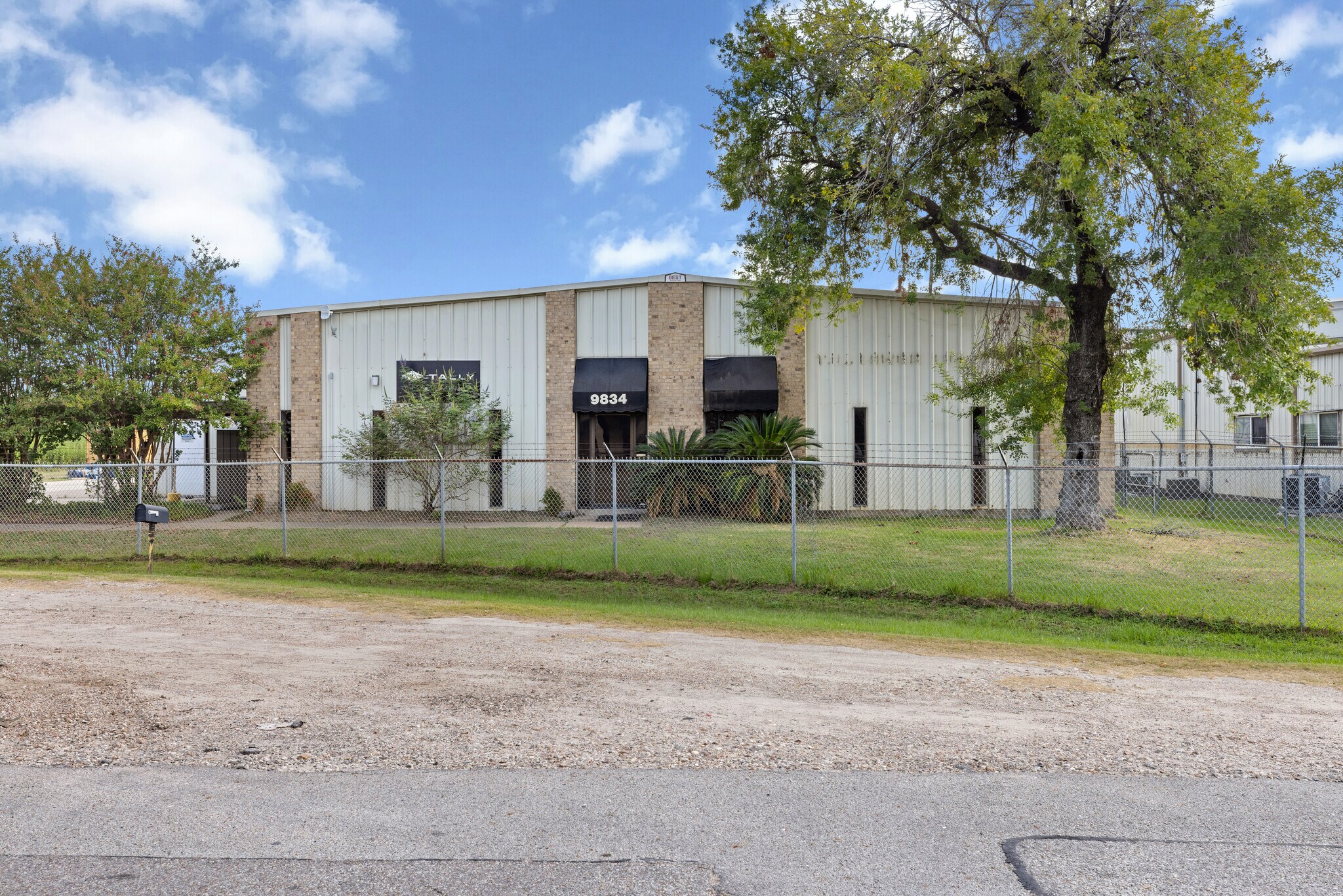 9834 Windmill Park Ln, Houston, TX for sale Building Photo- Image 1 of 1