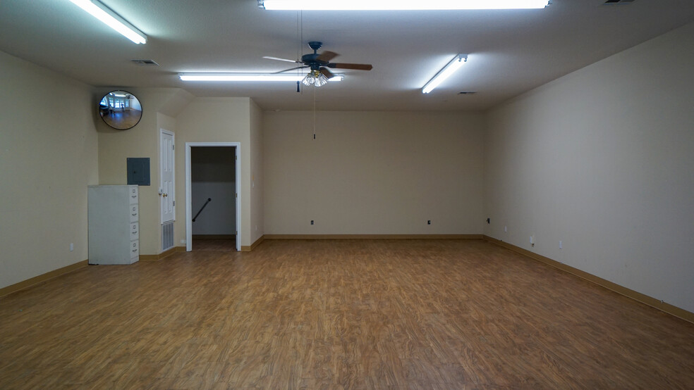 805 N Main St, Salado, TX for lease - Interior Photo - Image 2 of 12