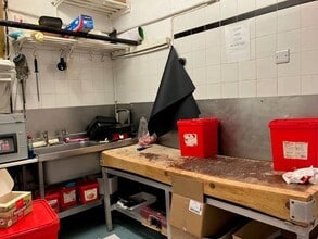 42A Bond St, Englefield Green for lease Interior Photo- Image 2 of 3