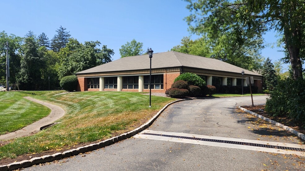 17 Hanover Rd, Florham Park, NJ for sale - Building Photo - Image 1 of 15