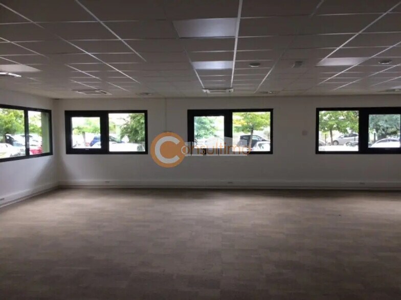 Office in Pessac for lease - Interior Photo - Image 3 of 5