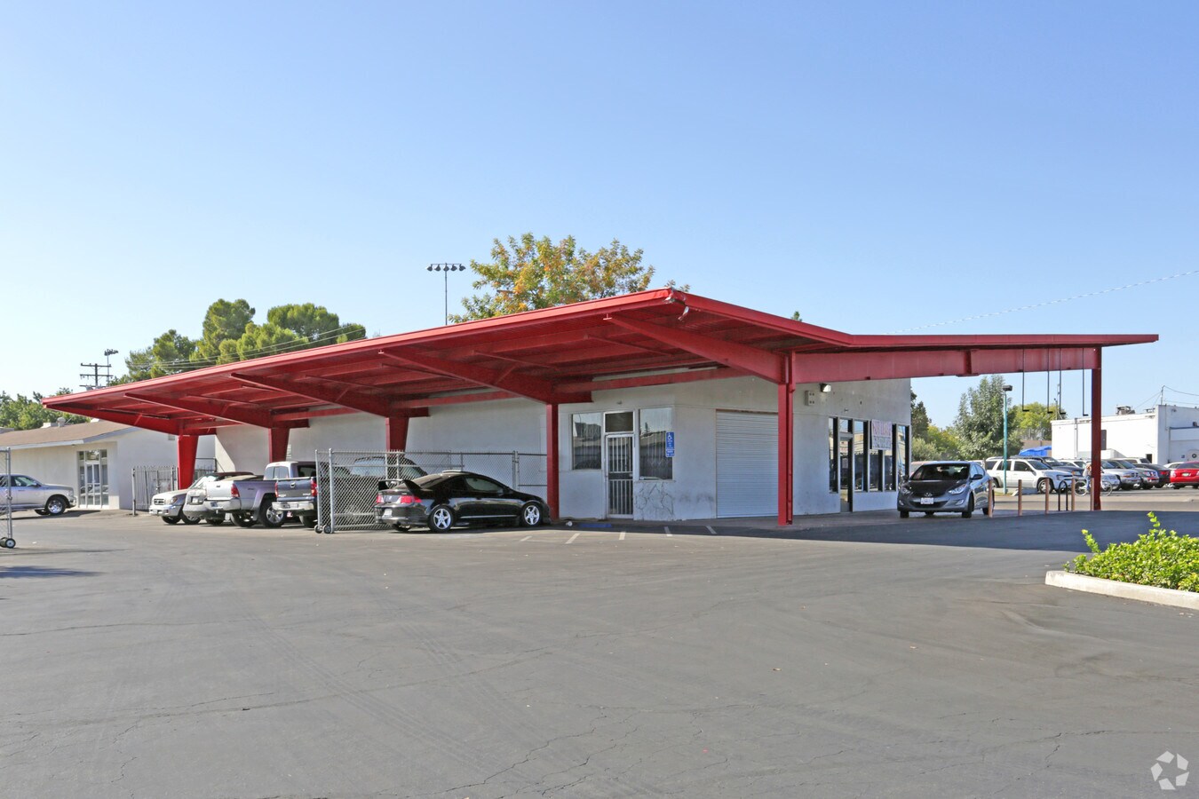 2549 N Blackstone Ave, Fresno, CA, 93703 - Freestanding Property For Lease on LoopNet.com