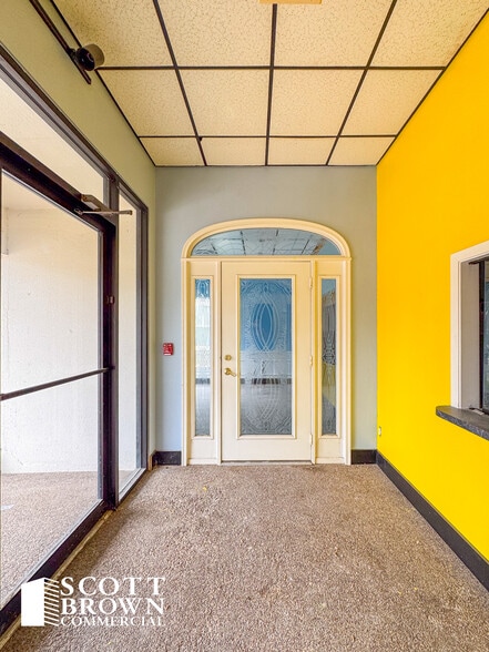 1103 Elm, Denton, TX for lease - Building Photo - Image 3 of 5