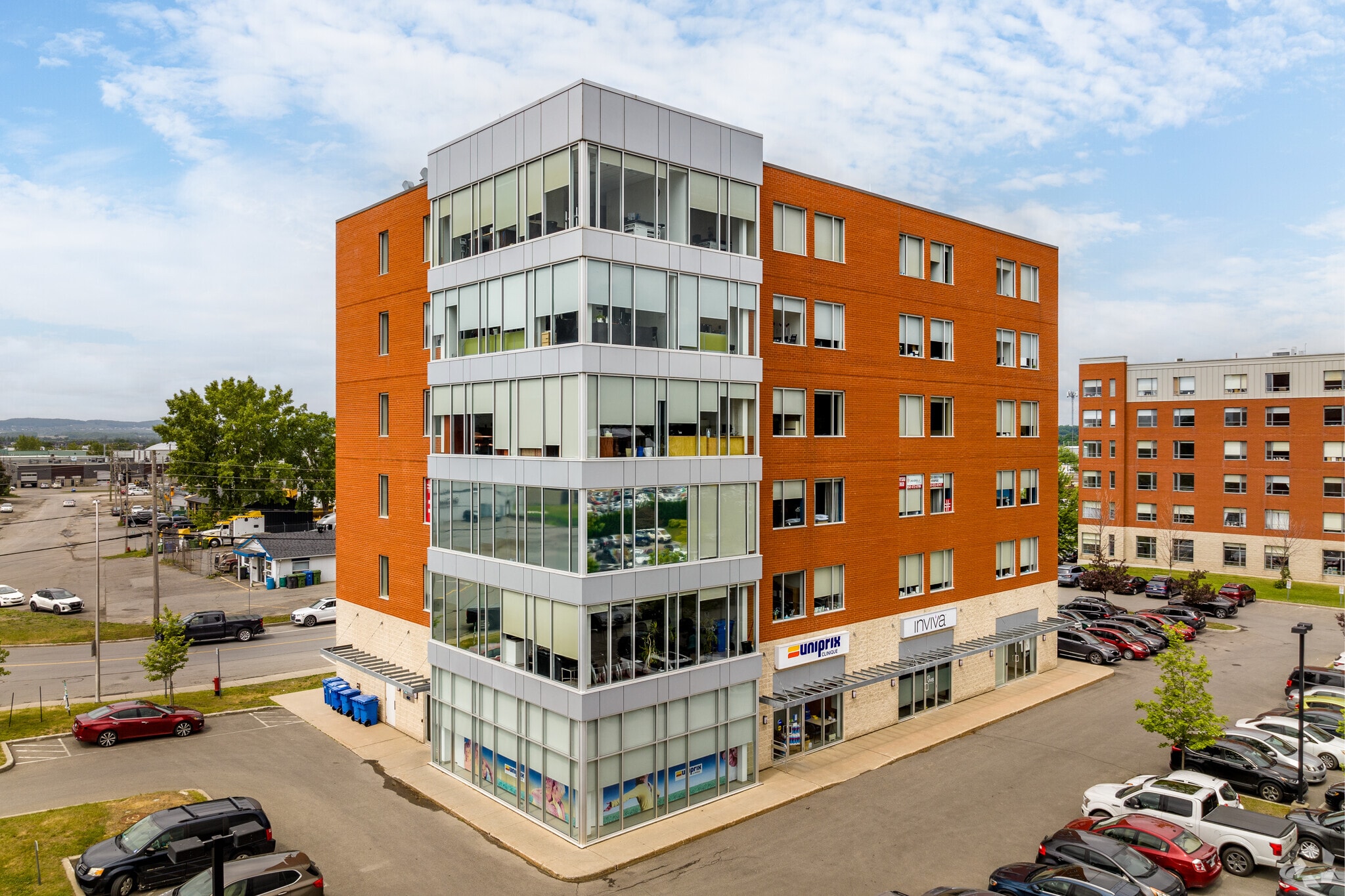 465 Rue Bibeau, St-Eustache, QC for sale Primary Photo- Image 1 of 1