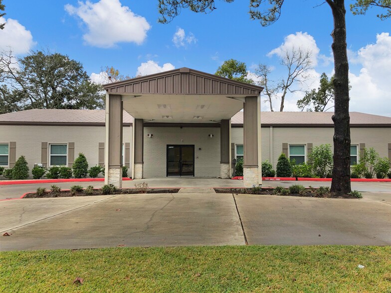 102 E Walker St, League City, TX for lease - Building Photo - Image 1 of 9