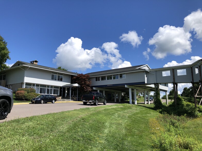 6108 Loomis Rd, Farmington, NY for sale - Building Photo - Image 1 of 1