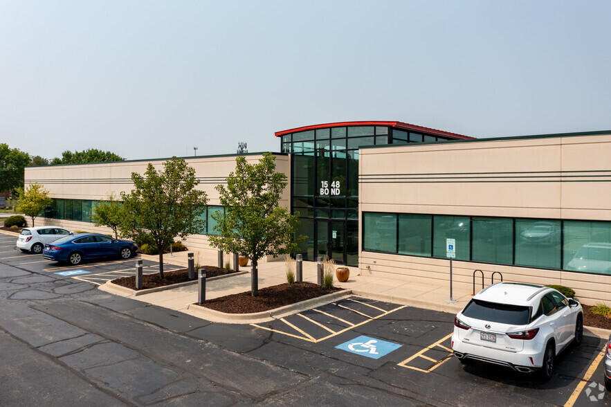 1548 Bond St, Naperville, IL for lease - Building Photo - Image 2 of 9