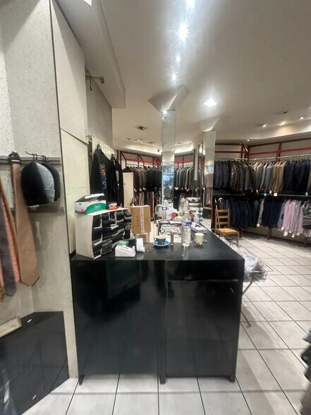 Retail in Saint-Mandé for lease - Interior Photo - Image 2 of 6