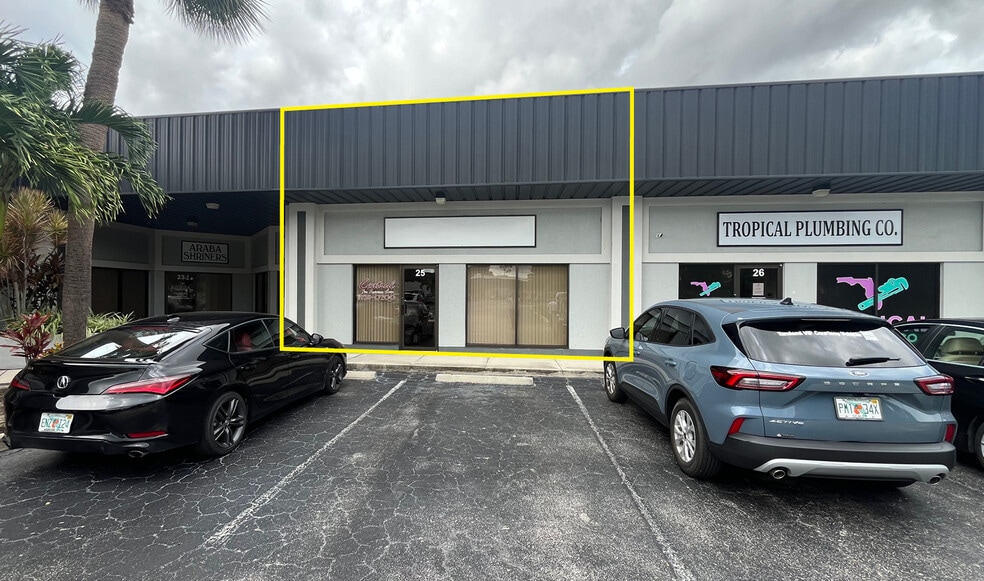11220 Metro Pky, Fort Myers, FL for lease - Building Photo - Image 2 of 7