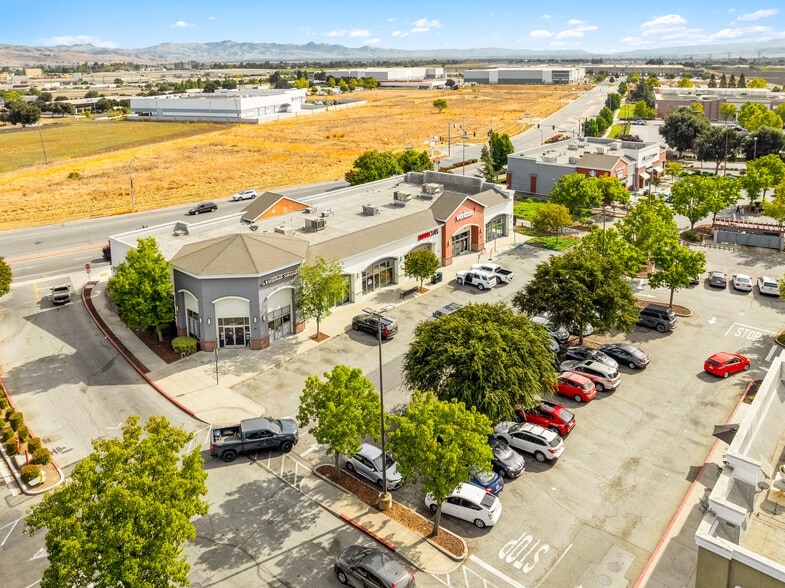 6965 Camino Arroyo, Gilroy, CA for sale - Building Photo - Image 2 of 4