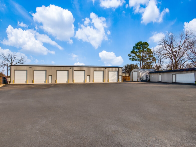 708 E Hundley Dr, Lake Dallas, TX for lease - Building Photo - Image 1 of 11