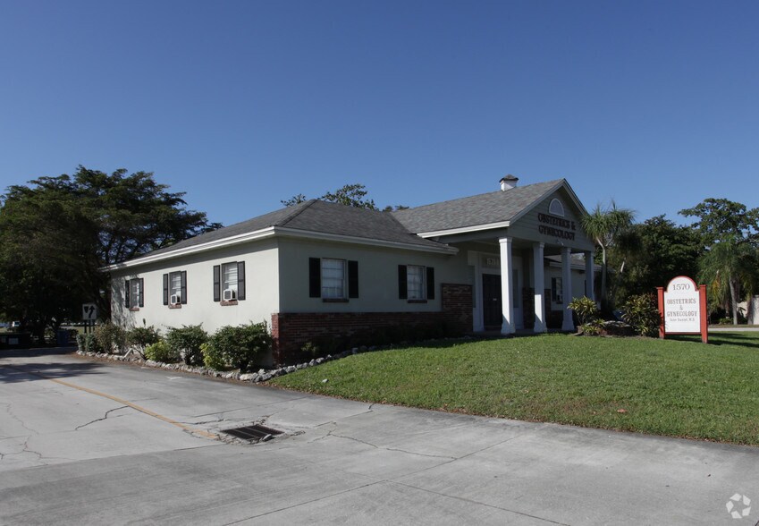 1570 Colonial Blvd, Fort Myers, FL for sale - Primary Photo - Image 1 of 1