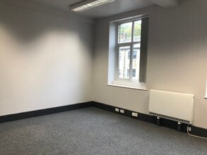 Huddersfield Rd, Honley for lease Interior Photo- Image 1 of 2