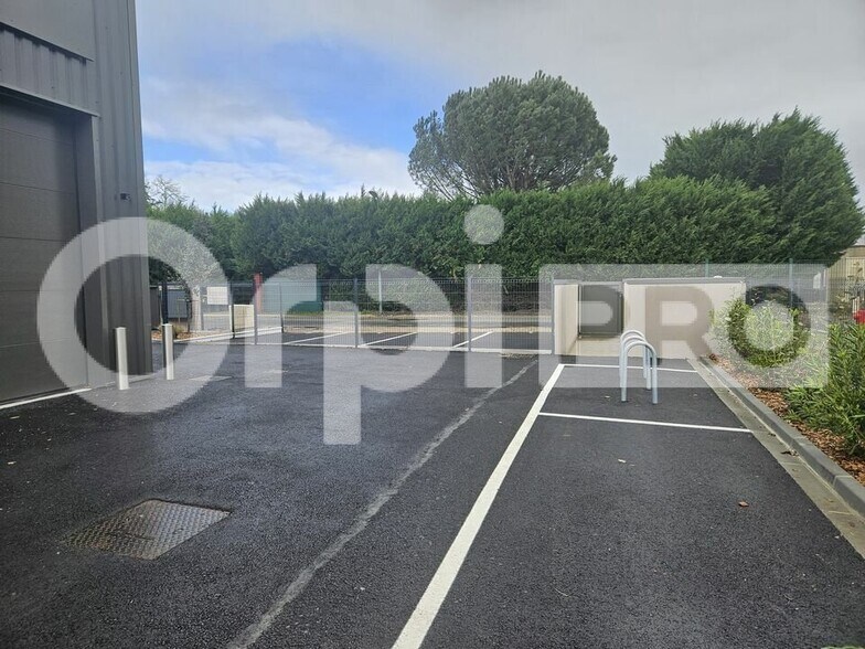 Industrial in Marcheprime for lease - Building Photo - Image 2 of 7
