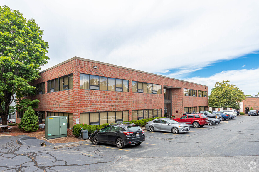 100 Crescent Rd, Needham, MA for lease - Building Photo - Image 2 of 5