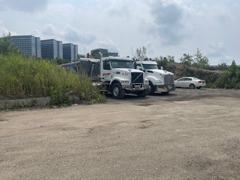 127-40 Willets Point Blvd, Flushing, NY for lease - Building Photo - Image 3 of 5