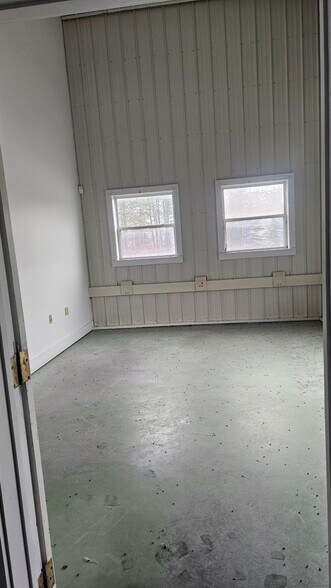 52 Vfw Dr, Hyde Park, VT for lease - Building Photo - Image 3 of 11