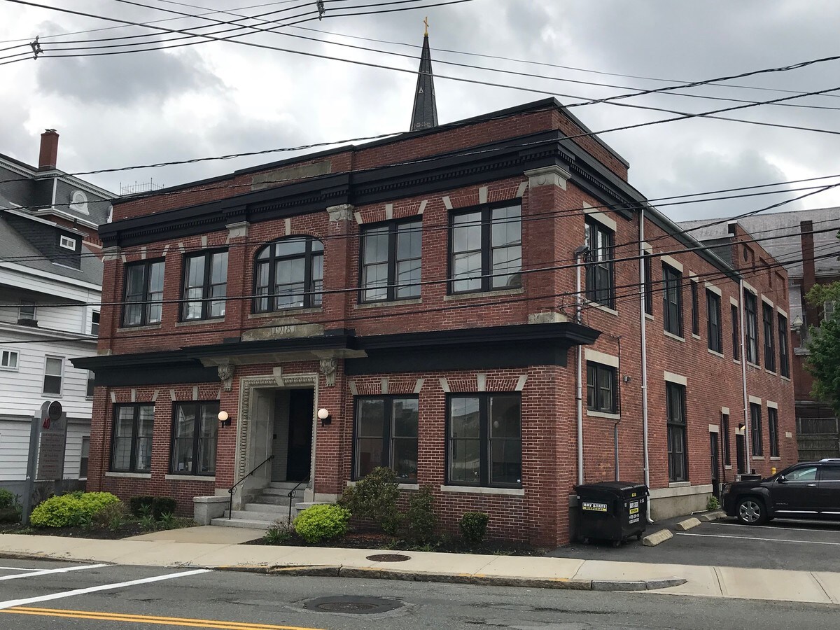 3842 Lowell St, Peabody, MA 01960