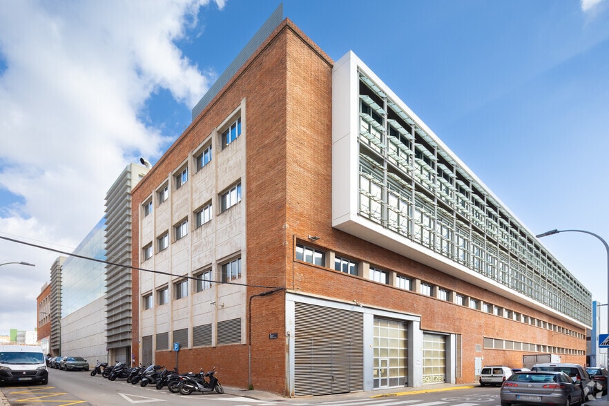 Office in Esplugues de Llobregat, Barcelona for lease - Building Photo - Image 3 of 5