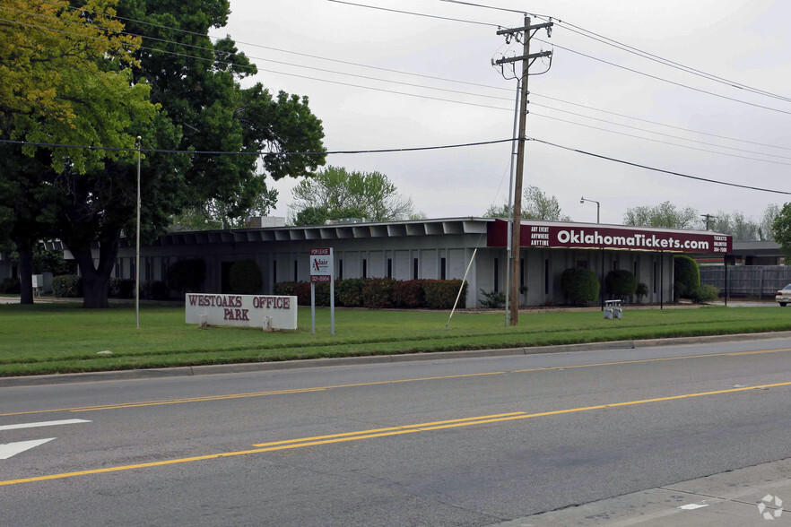 2215 W Lindsey St, Norman, OK for lease - Primary Photo - Image 1 of 6